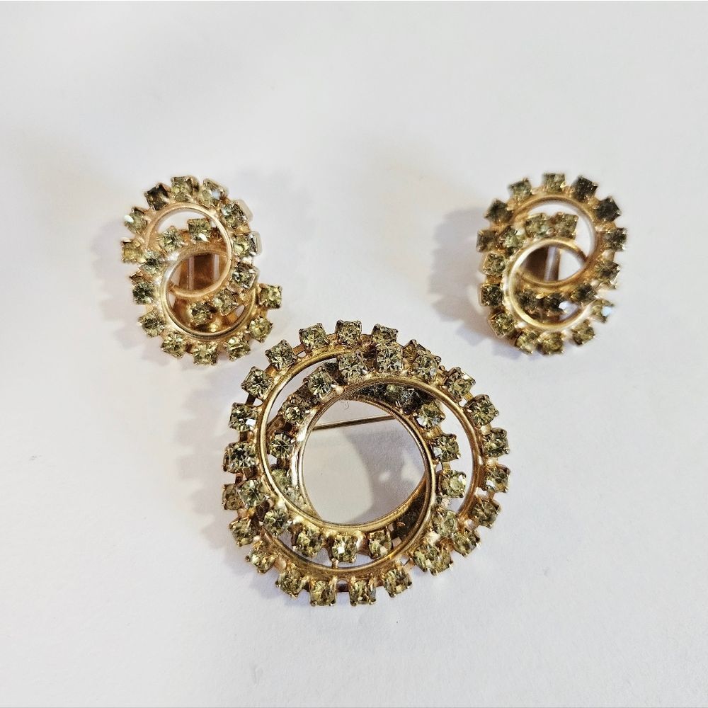 Vintage Demi Parure Open Work Green Glass Rhinestone Brooch Clip On Earring Set